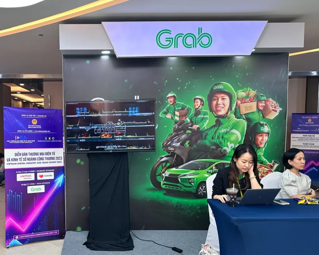 Thay đổi hành vi khách hàng: Khách hàng ngày càng "sành điệu" công nghệ